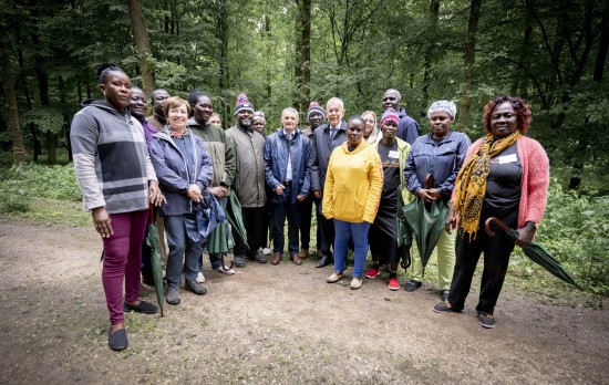 Doris Schmidauer und Alexander Van der Bellen besuchten das Aufforstungsprojekt.